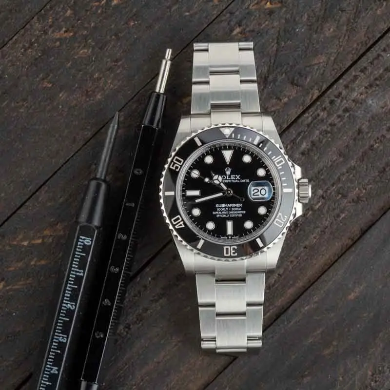 Used-Rolex-Submariner-126610-Black-Chromalight-Dial-173399s.webp